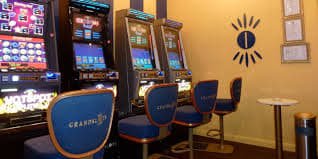 og777 slot game reels on mobile screen for Filipino players ready to play after depositing PHP